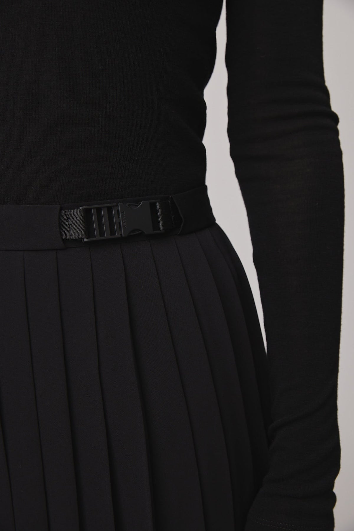 Tech Slk Pleated Midi Skirt