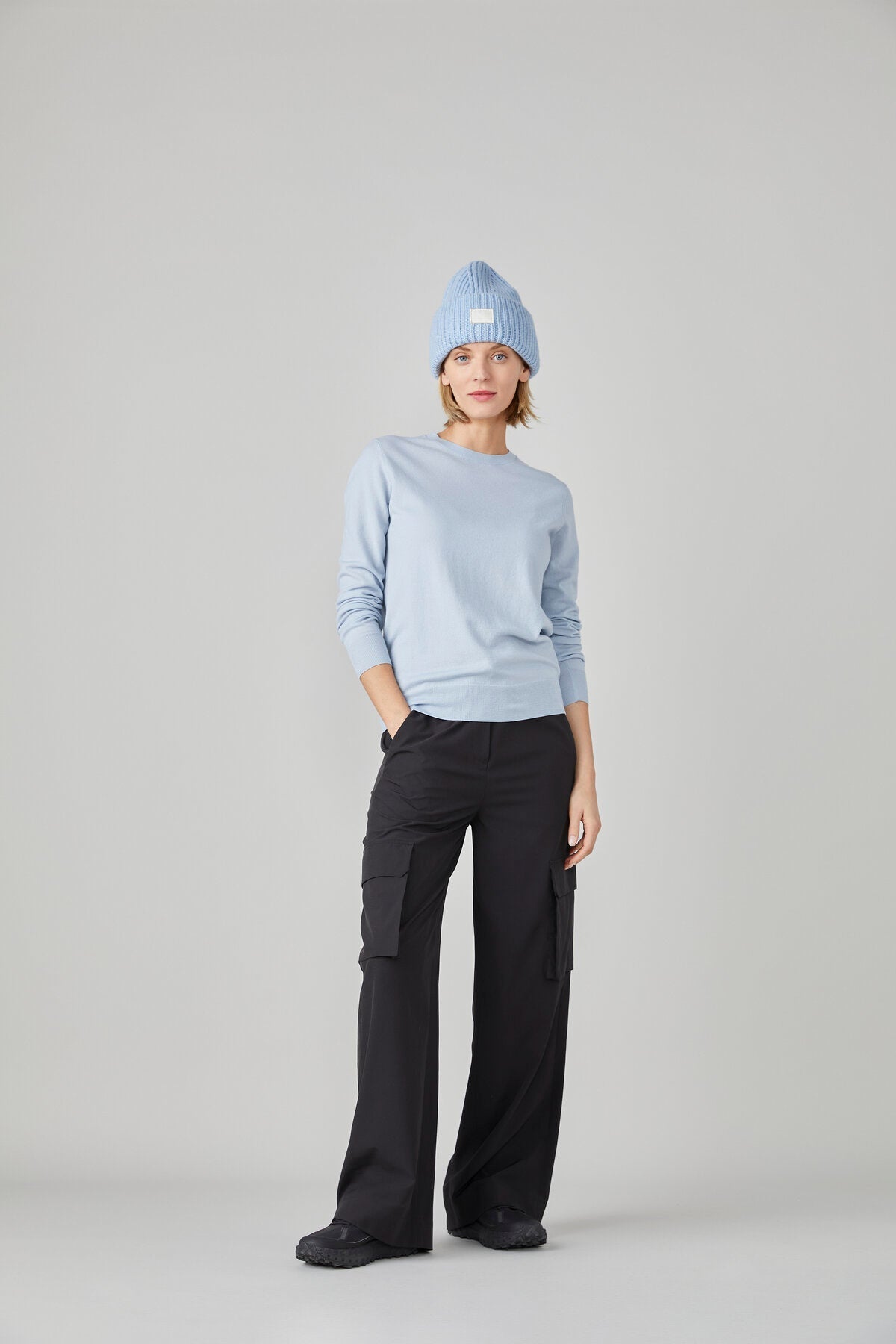 Mid-rise Wide Leg Cargo